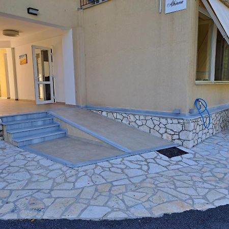 Hotel Athineon à Nydri  Extérieur photo
